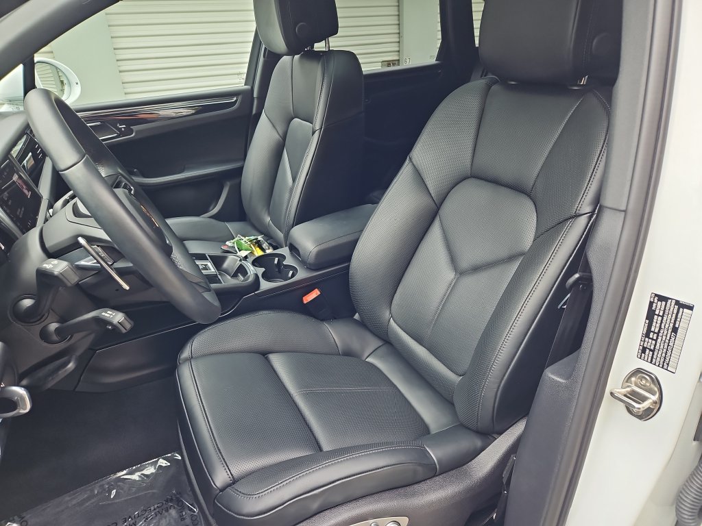 Certified 2026 Porsche Macan AWD/4WD image 5