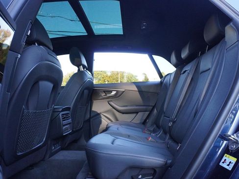 Used 2024 Audi Q8 Premium image 36