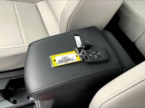 Used 2019 Volkswagen Tiguan SEL AWD/4WD image 35