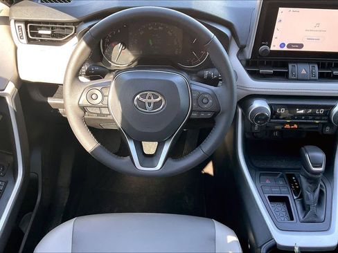 Used 2025 Toyota RAV4 XLE Premium image 6