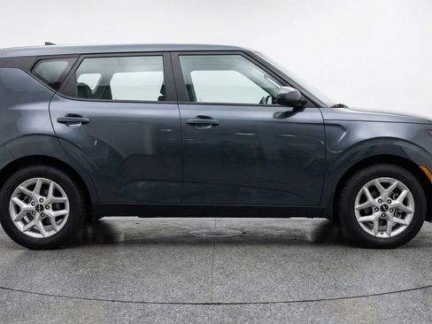 Used 2025 Kia Soul LX w/ LX Technology Package image 11