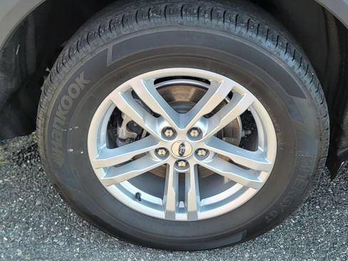 Used 2023 Ford Explorer XLT AWD/4WD image 10
