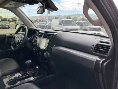 Used 2021 Toyota 4Runner TRD Off-Road Premium w/ Moonroof Package AWD/4WD image 19