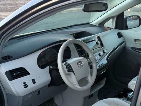 Used 2011 Toyota Sienna LE image 15