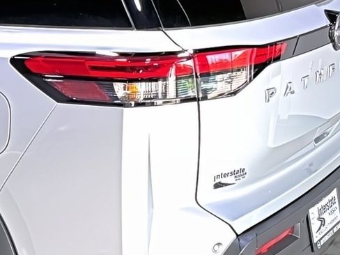 Certified 2025 Nissan Pathfinder S image 10
