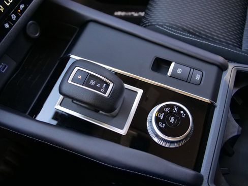 Used 2024 Mitsubishi Outlander ES image 13