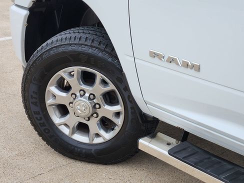 Used 2023 RAM 2500 Laramie AWD/4WD image 16