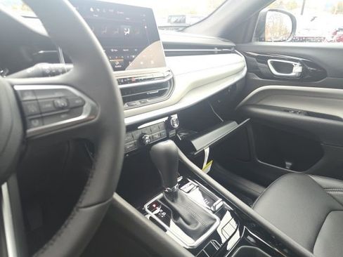 New 2026 Jeep Compass Limited image 24