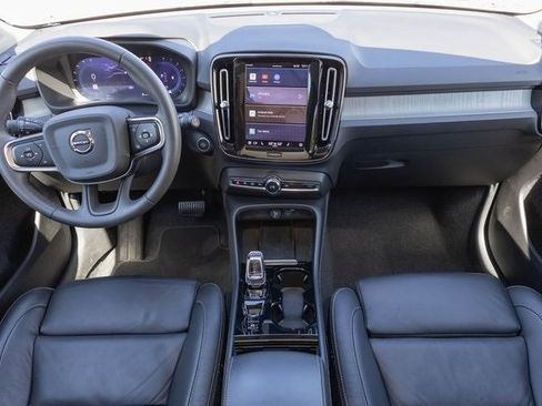 Used 2024 Volvo XC40 B5 Plus image 21