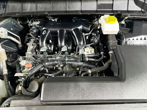 Used 2025 Nissan Pathfinder SL FWD image 33