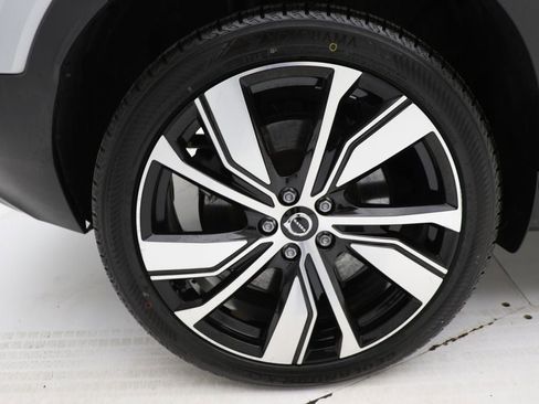 Used 2021 Volvo XC40 P8 Recharge w/ Advanced Package image 10