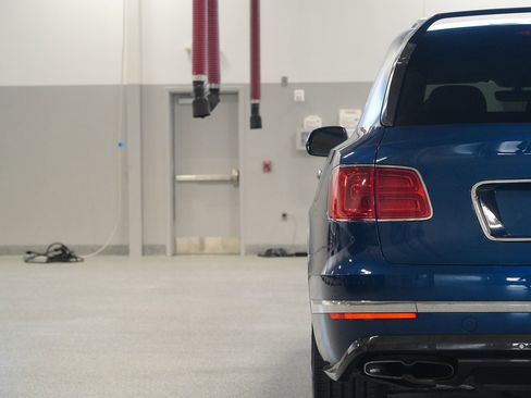 Used 2019 Bentley Bentayga image 11