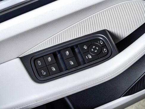 New 2025 Porsche Macan 4S Electric image 26