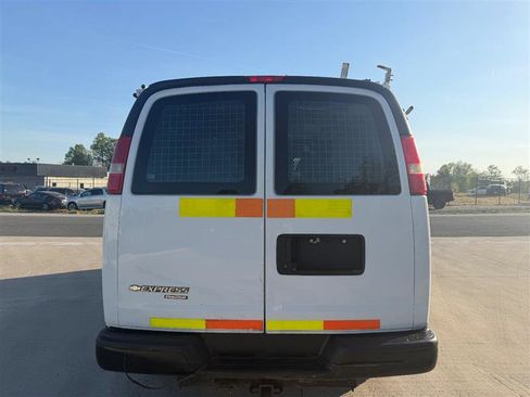 Used 2015 Chevrolet Express 2500 image 4