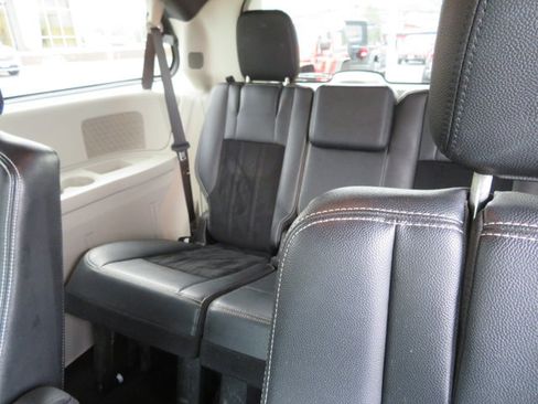 Used 2018 Dodge Grand Caravan SXT image 14