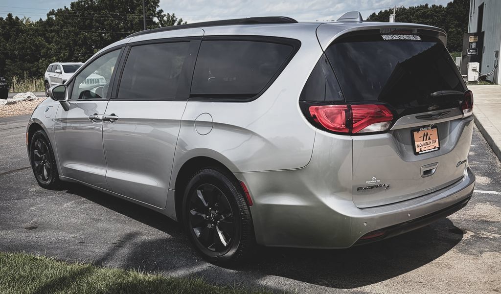 Used 2019 Chrysler Pacifica Limited w/ S Appearance Package FWD image 26