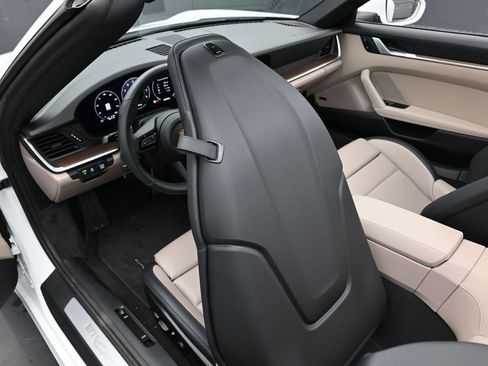 Certified 2025 Porsche 911 Carrera image 17