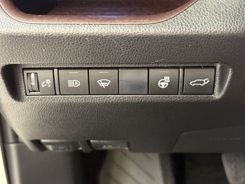 Used 2019 Toyota RAV4 Limited w/ Cold Weather Package AWD/4WD image 20