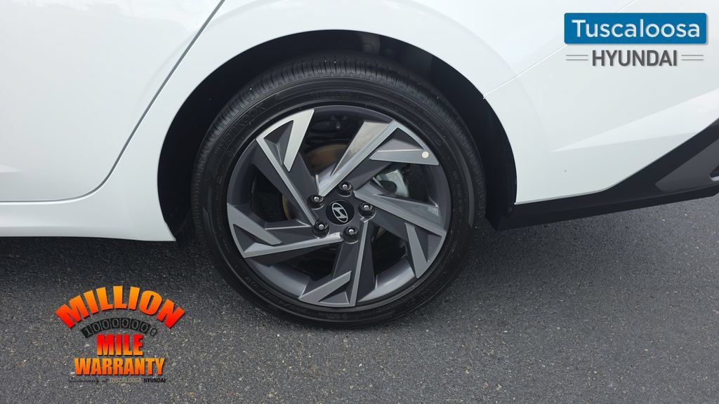Used 2026 Hyundai Elantra Limited FWD image 11