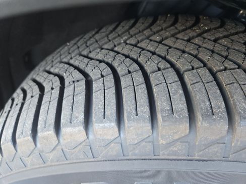 Certified 2022 Ford Explorer XLT w/ Equipment Group 202A image 28