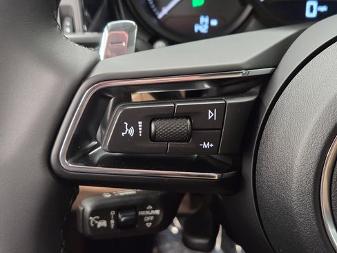 Certified 2026 Porsche Macan AWD/4WD image 18