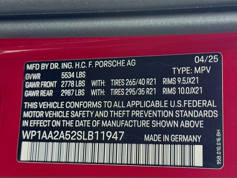 Certified 2025 Porsche Macan image 26