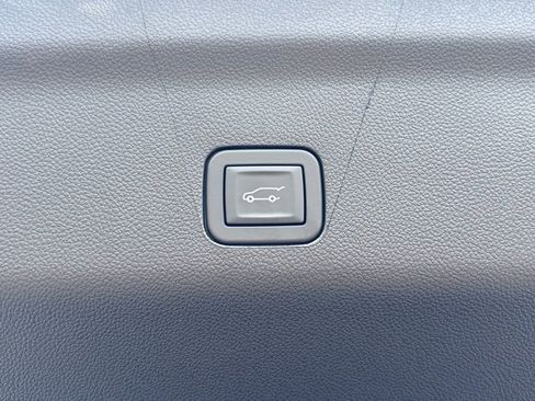 New 2025 Chevrolet Suburban Premier image 14