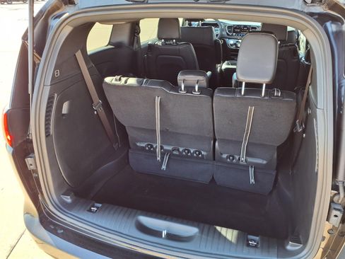 Certified 2025 Chrysler Voyager LX image 26