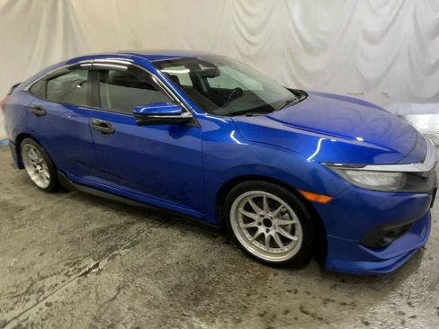 Used 2017 Honda Civic Touring image 2