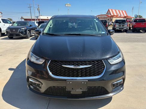 Used 2024 Chrysler Pacifica Touring-L FWD image 13