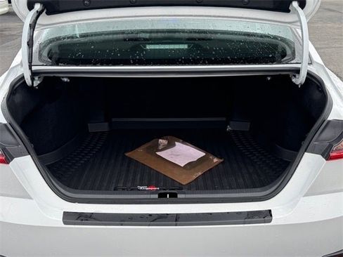 Used 2025 Toyota Camry SE w/ Convenience Package image 14