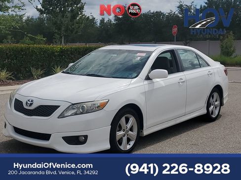 Used 2010 Toyota Camry SE FWD image 4