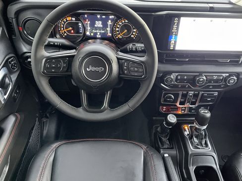 New 2026 Jeep Wrangler Unlimited Rubicon w/ Technology Group image 18