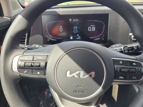 Used 2023 Kia Sportage LX AWD/4WD image 17