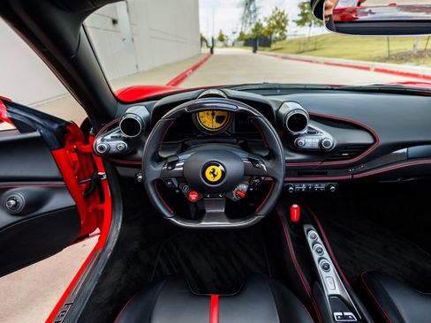 Used 2021 Ferrari F8 Tributo image 58