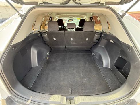 Used 2021 Toyota RAV4 LE FWD image 27