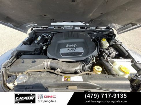Used 2013 Jeep Wrangler Unlimited Sahara w/ Connectivity Group AWD/4WD image 31
