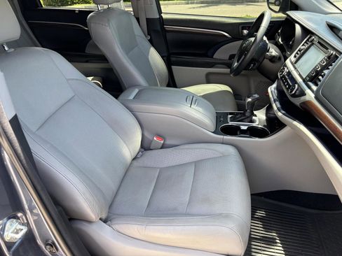 Used 2016 Toyota Highlander Limited Platinum image 23