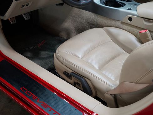 Used 2005 Chevrolet Corvette Coupe w/ Preferred Equipment Group RWD image 42