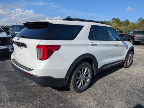 Used 2022 Ford Explorer XLT w/ Equipment Group 202A RWD image 4