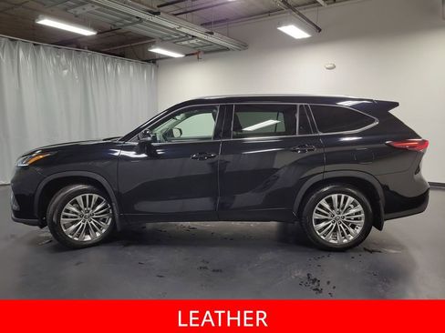 Used 2025 Toyota Highlander Platinum image 5