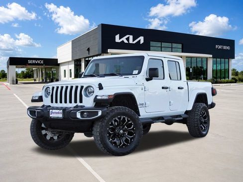 Used 2021 Jeep Gladiator Overland w/ Popular Equipment Package AWD/4WD image 1