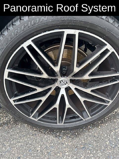Used 2024 Porsche Macan AWD/4WD image 5