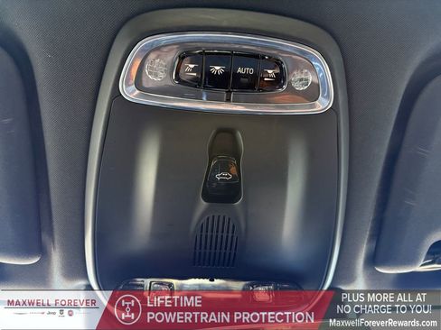 Used 2021 Volvo XC60 T5 Momentum w/ Premium Package image 7