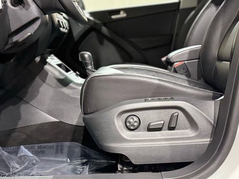 Used 2017 Volkswagen Tiguan Sport image 42