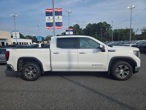 Used 2025 GMC Sierra 1500 SLT AWD/4WD image 4