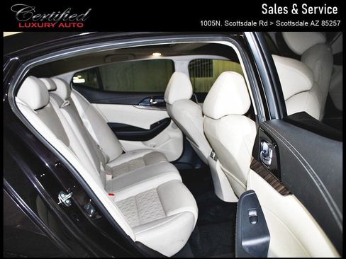 Used 2016 Nissan Maxima Platinum w/ Interior Lighting Package image 15