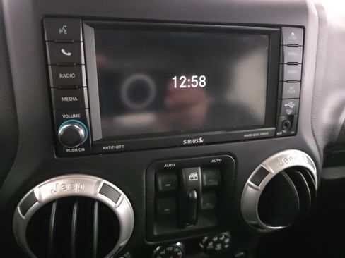Used 2017 Jeep Wrangler Unlimited Sahara w/ Dual Top Group AWD/4WD image 21