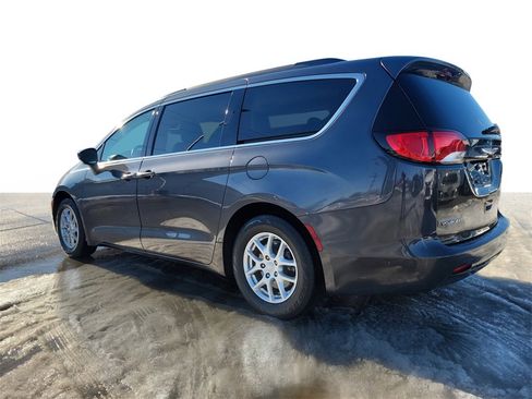 Used 2020 Chrysler Voyager Lxi image 3