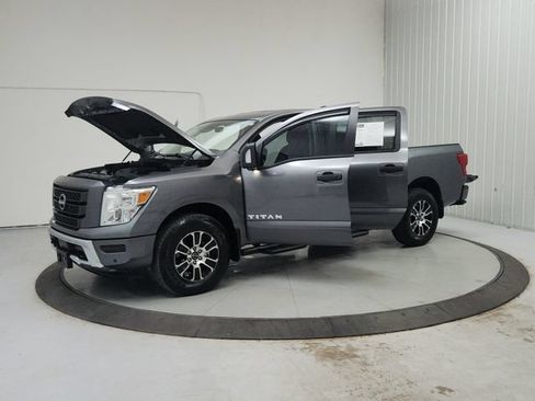 Used 2024 Nissan Titan SV w/ SV Convenience Package AWD/4WD image 12